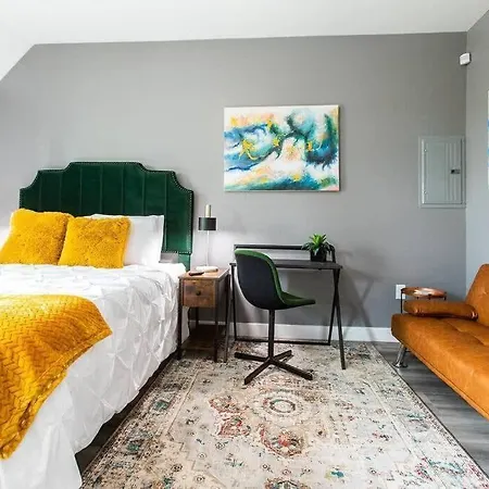 Military-Restaurants-Fast-Wifi-A C-W D-Pets-Park- Apartment
